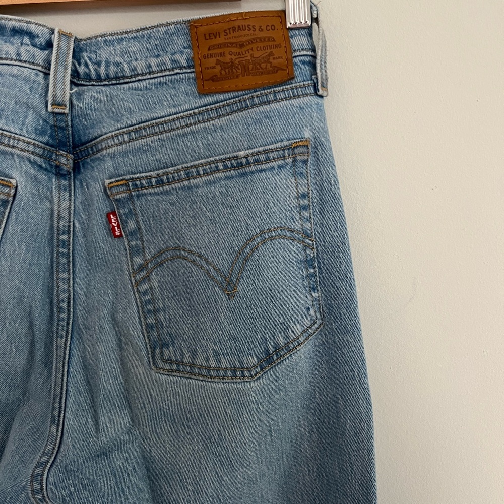 Levi’s wedgie straight size 28. Super comfy! W28 L28